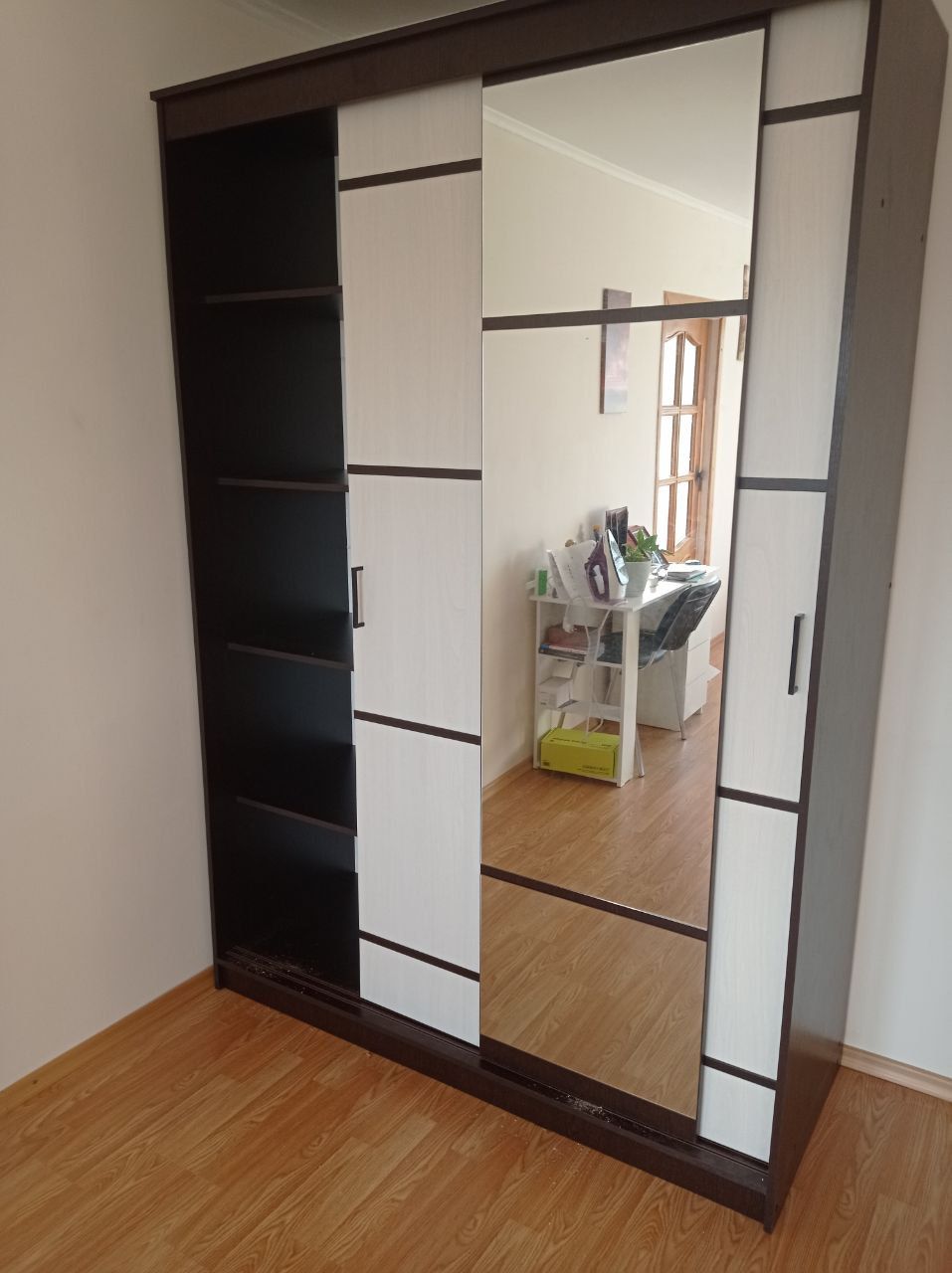 Шкаф-купе трехдверный Арника Карелия