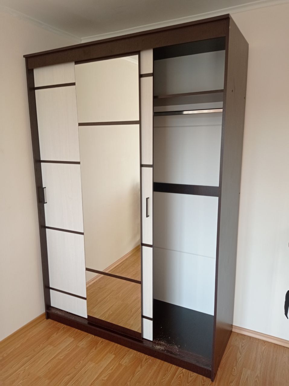 Шкаф-купе трехдверный Арника Карелия