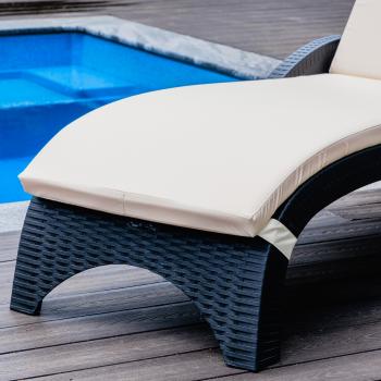 Пластиковый шезлонг ROYAL FAMILY MARK (с матрасом)