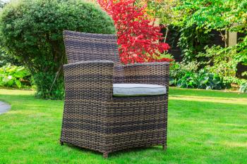 Коричневый