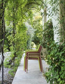 Кресло пластиковое ReeHouse Doga