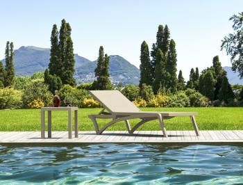 Шезлонг-лежак пластиковый ReeHouse Pacific