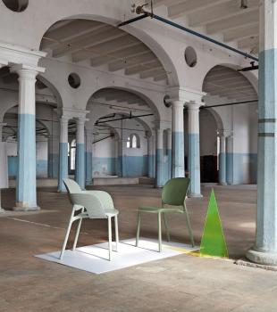 Стул пластиковый Scab Design Hug