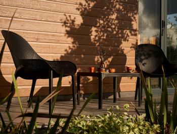 Столик пластиковый журнальный Siesta Contract Sky