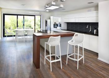 Стул пластиковый барный ReeHouse Air Bar