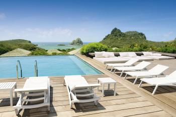 Столик пластиковый журнальный ReeHouse Ocean