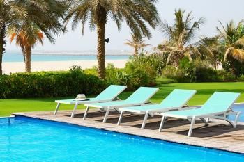 Шезлонг-лежак пластиковый ReeHouse Pacific