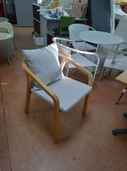 Кресло деревянное с подушками ReeHouse Pablito