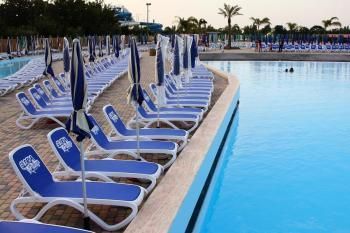 Шезлонг-лежак пластиковый ReeHouse Omega