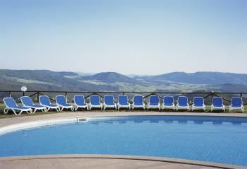 Шезлонг-лежак пластиковый ReeHouse Omega