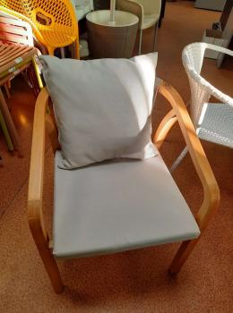 Кресло деревянное с подушками ReeHouse Pablito