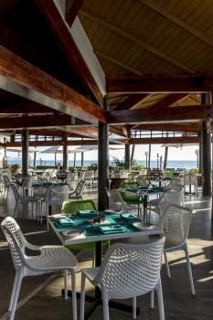 Стул пластиковый ReeHouse Air