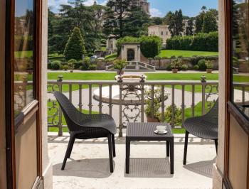 Столик пластиковый журнальный Siesta Contract Sky