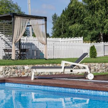 Шезлонг ROYAL FAMILY PAOLO на колесиках из акации