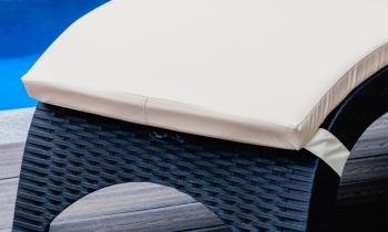 Пластиковый шезлонг ROYAL FAMILY MARK (с матрасом)