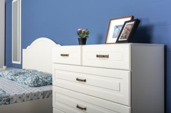 Спальня Mobi Ливерпуль № 4 Кровать 11.08 + Шкаф 13.134.01 + карниз 1000С + Комод 10.103