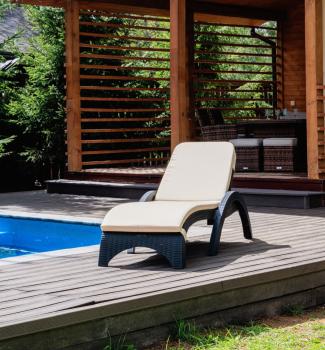 Пластиковый шезлонг ROYAL FAMILY MARK (с матрасом)